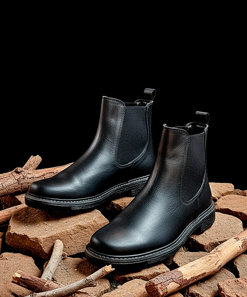 Bota atemporal Chelsea para hombre color negro