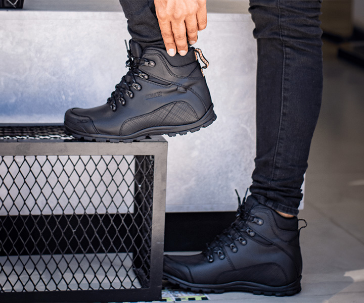 Bota outdoor Cronos para hombre color negro ref. 371 - 104