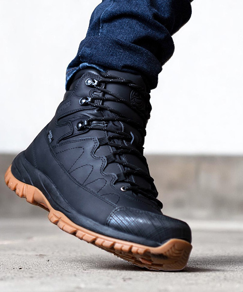 Bota outdoor Strong para hombre color negro ref. CH357